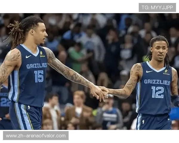 莫兰特与主帅矛盾公开化,灰熊更衣室氛围持续低迷 莫兰特与主帅矛盾公开化,灰熊更衣室氛围持续低迷